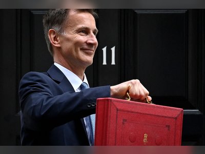 UK Public Borrowing Surges Past Expectations, Limiting Jeremy Hunt's Tax Cut Scope