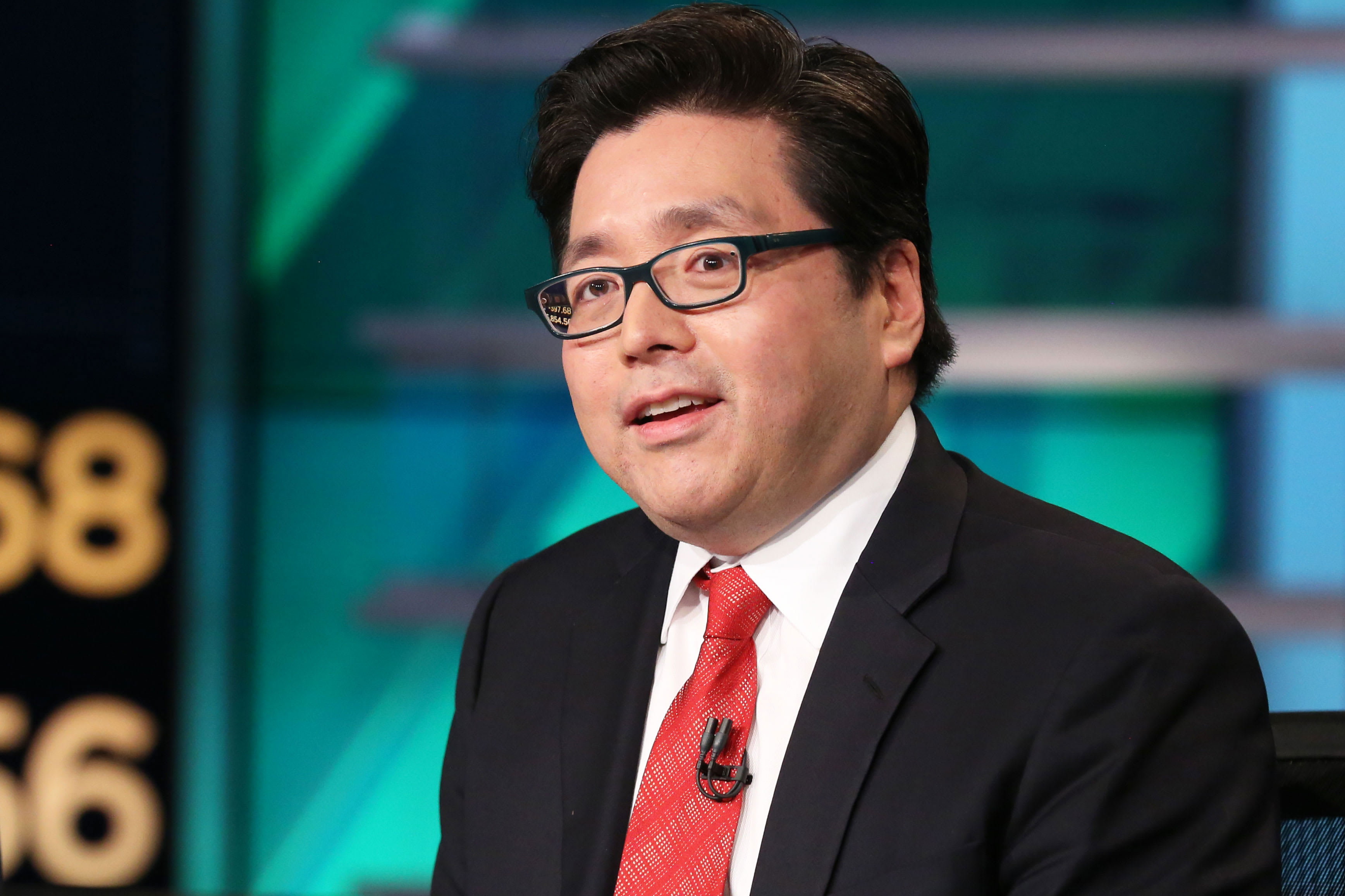 Sell-off in marijuana stocks reminds Tom Lee of bitcoin and the dotcom bubble