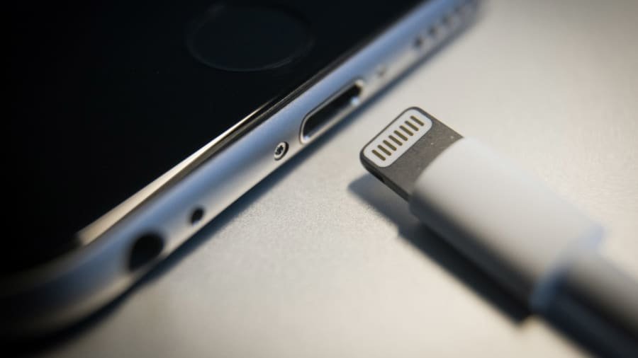 Apple is killing the charging plug on its highest-end phones by 2021, top analyst predicts