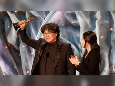 There's A Ton Of Love And Memes For The Interpreter Of "Parasite" Director Bong Joon-Ho