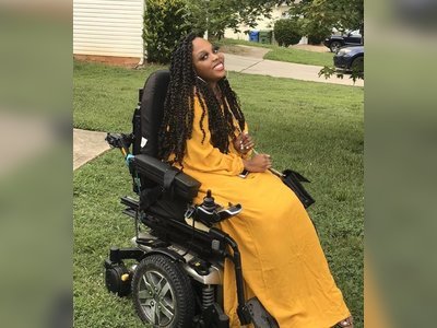A Woman With A Rare Disability Said She Was Nervous To Post Sexy Photos Because Of Comments. Then She Began Reading The Comments.