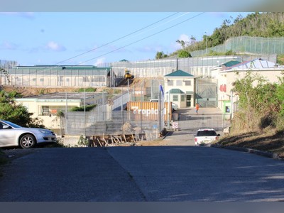 Gov't restricts visits to prison and residential establishments