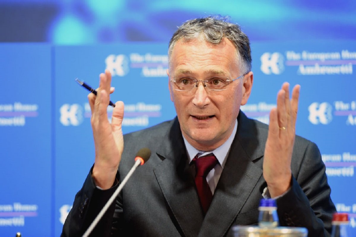 Top EU scientist resigns in Covid-19 political row