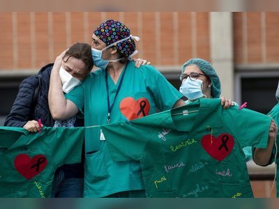 Coronavirus latest: global death toll passes 100,000