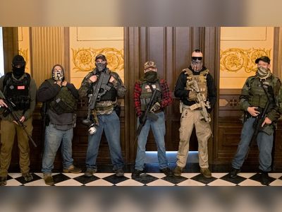 US: Politicians in 'bulletproof vests' as protesters with rifles enter state capitol