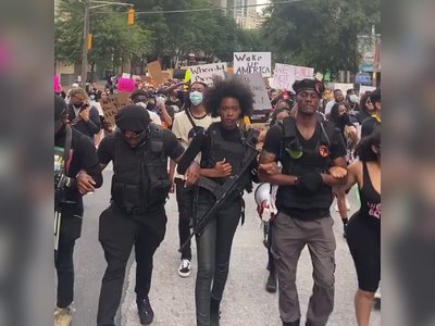 Video of armed Black Panthers joining and protecting the BlackLivesMatter protests in Atlanta, Georgia