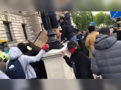 Police in London run away to escape mob of violent rioters at the BlackLivesMatter Antifa protest