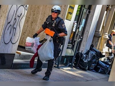USA: Police looting, citizens shooting