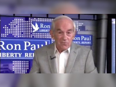 Former U.S. Congressman Ron Paul has a stroke live on air