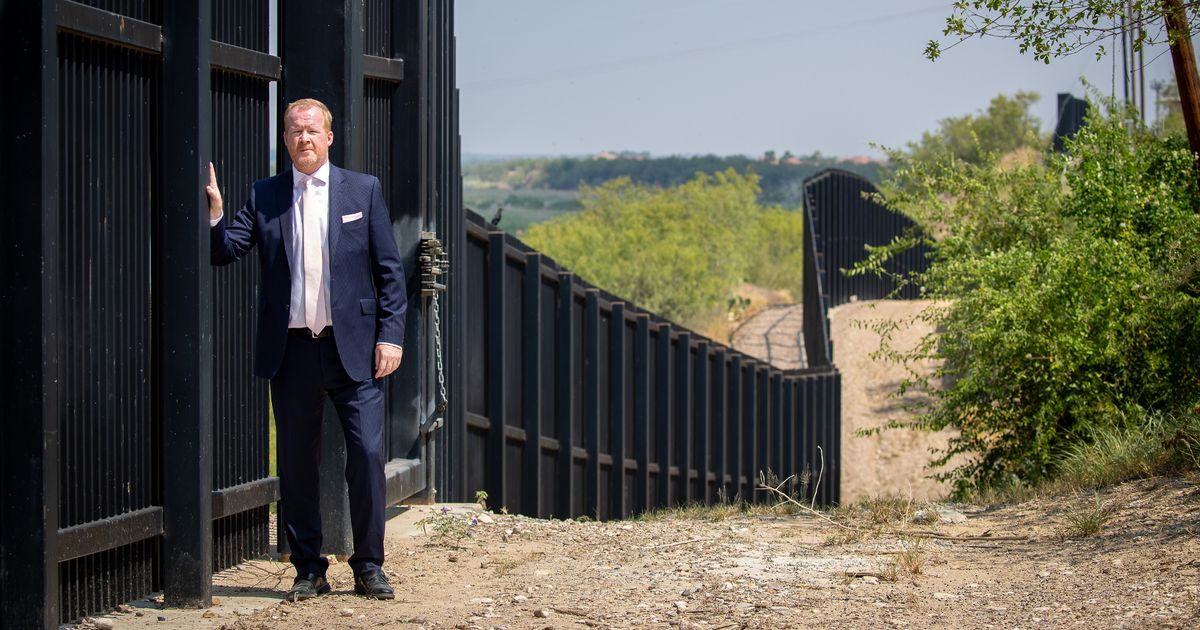 Americans refuse to give up their land for Donald Trump's Mexico border wall