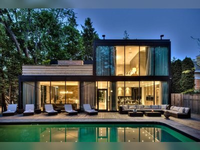 20 of the Most Gorgeous Glass House Designs