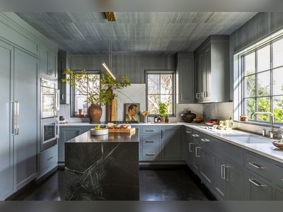This Florida Kitchen Is Steeped in Moody Blues