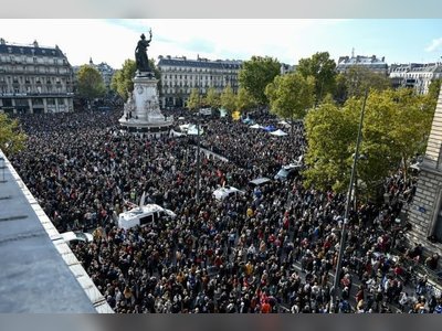 France rallies after beheading of teacher