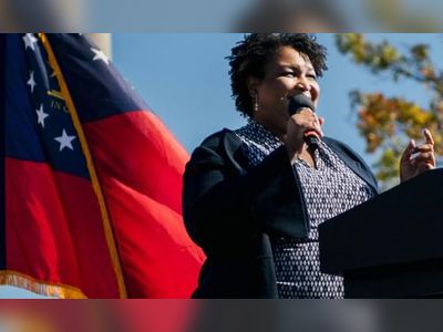 Romance novelists raise $400,000 for Georgia Senate races – with help from Stacey Abrams
