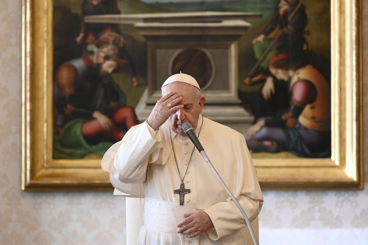 Pope’s account ‘likes’ racy Instagram post; Vatican investigates