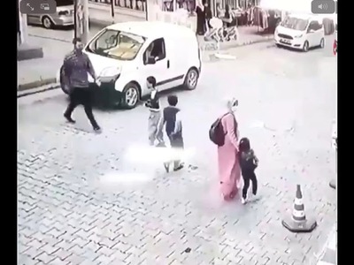 Watch (unless you are sensitive!) how a Turkish business man assaulted a Syrian child