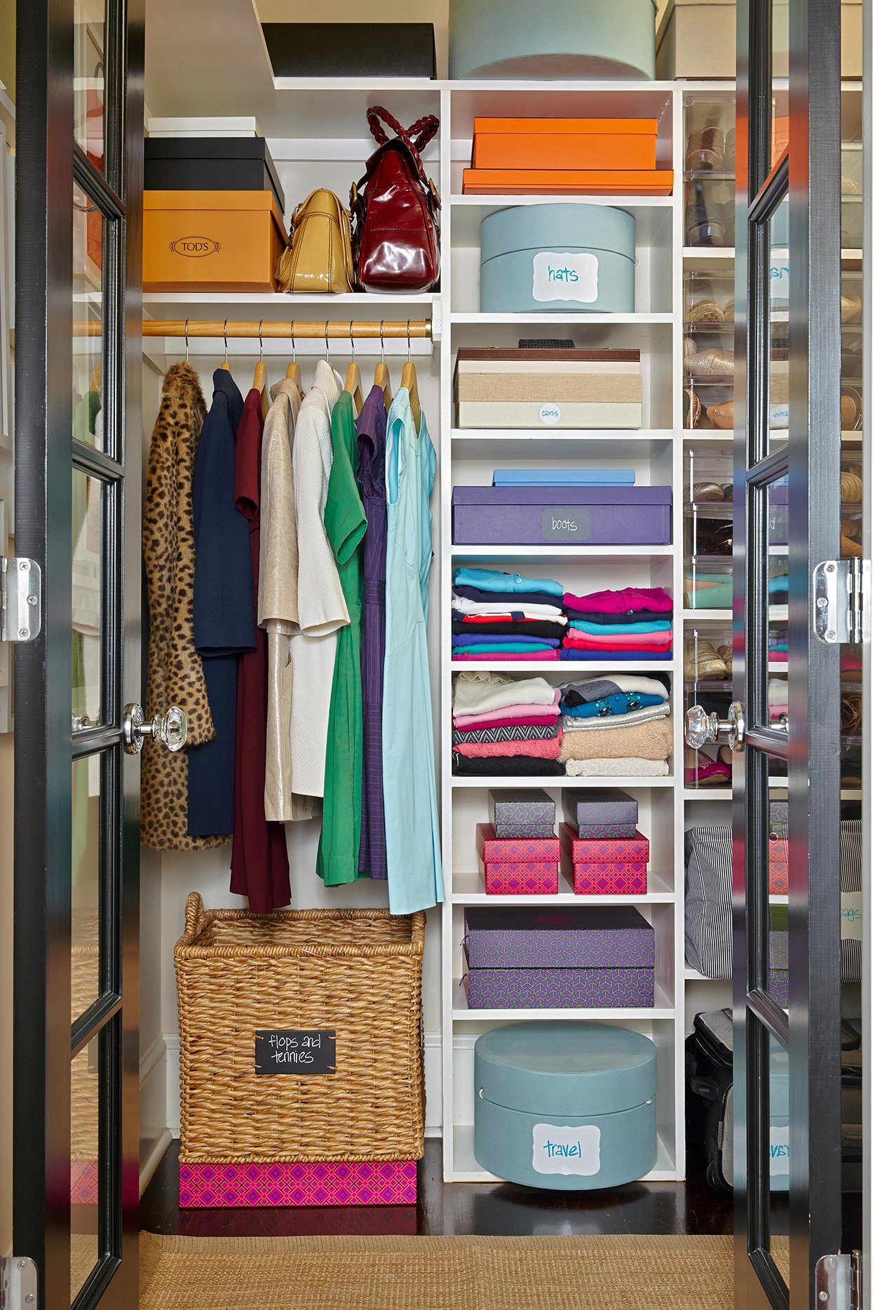 10 Smart Strategies for Organizing Clothes in the Space You Have