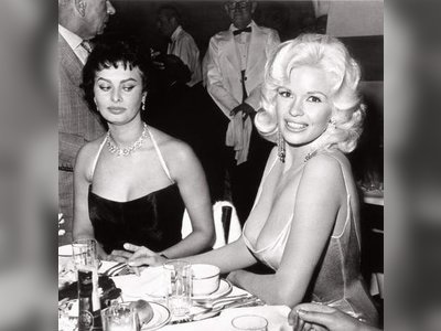 The 10 Best Braless Moments in History