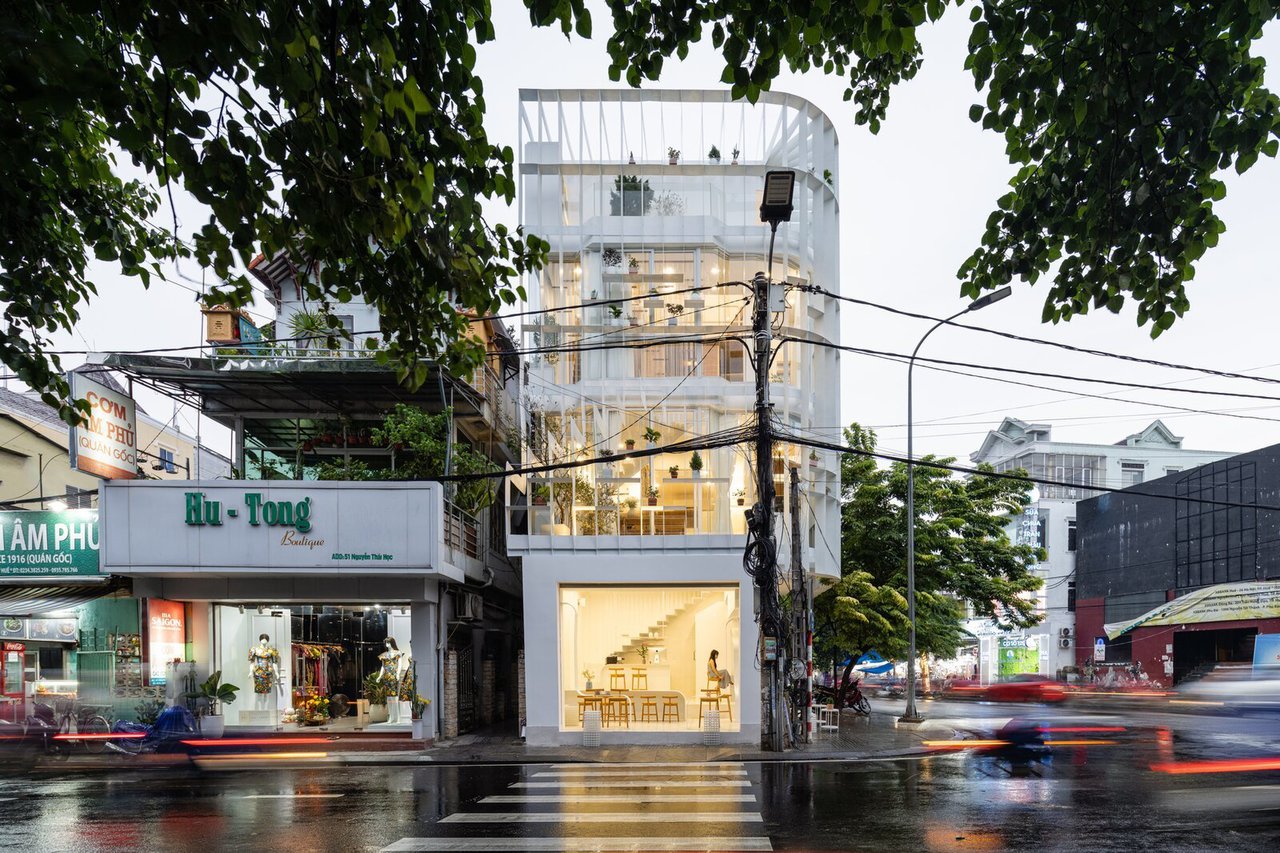 A Translucent Tower in Vietnam Invites Visitors in for a Cup of