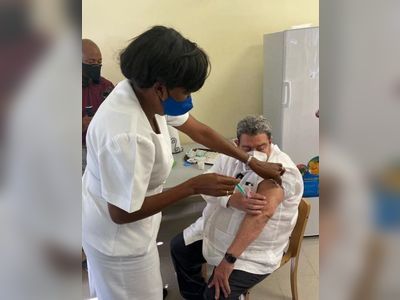 St Vincent PM & wife take Russian vaccine