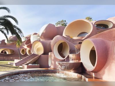 Pierre Cardin’s Retro-Futuristic Bubble Palace in Cannes Is On the Market