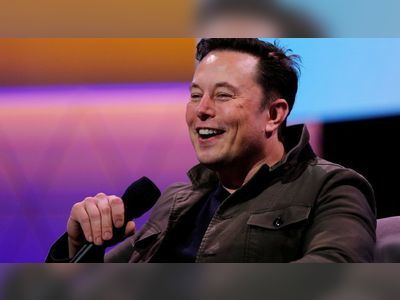 Bitcoin: Elon Musk loses world's richest title as Tesla falters