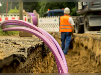 Gov’t awards Cable & Wireless contract to install fibre network