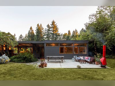 Hilltop House by Robert Hutchison Architecture