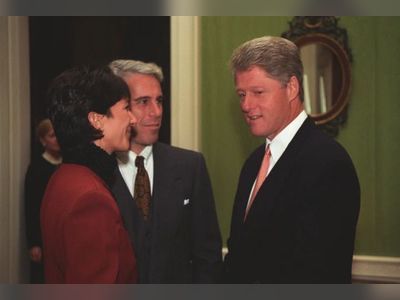 Maxwell, Epstein & President Clinton smile together at the White House in never-before-seen images