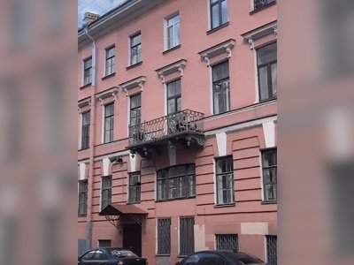 Video: A man and a woman in Russia fell from the balcony during a fight