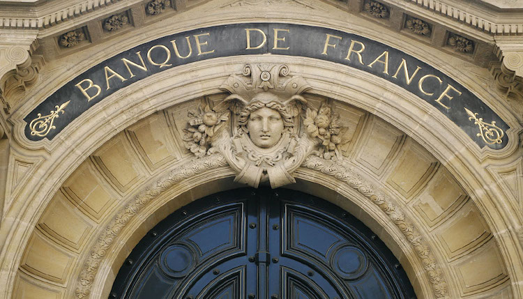 Bank of France Governor: 'One Or Two Years' Left To Start Regulating Crypto