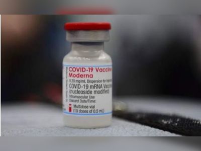US experts to review heart problems among teens after COVID shots