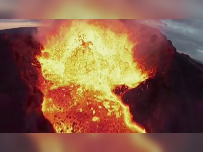 Drone records itself crashing into the lava flow of the Icelandic volcano Fagradalsjfall