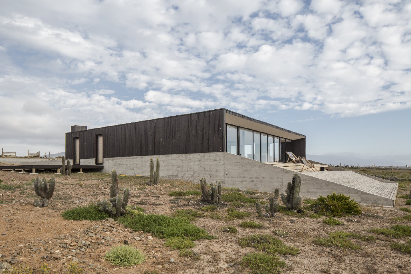 An Unplugged Family Hideout Borders the Ocean in Chile