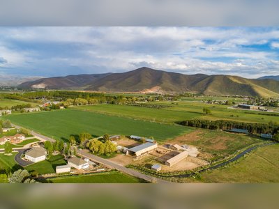 Robert Redford Lists His Horse Whisper Ranch in Utah