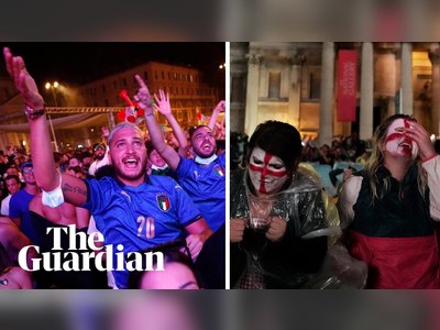 Euro 2020 final: Italy and England fans react to final penalty kick