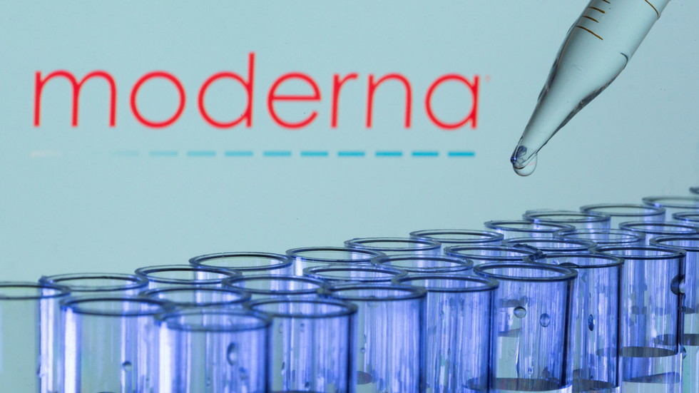 Moderna warns of Covid-19 vaccine delivery delays for customers outside US