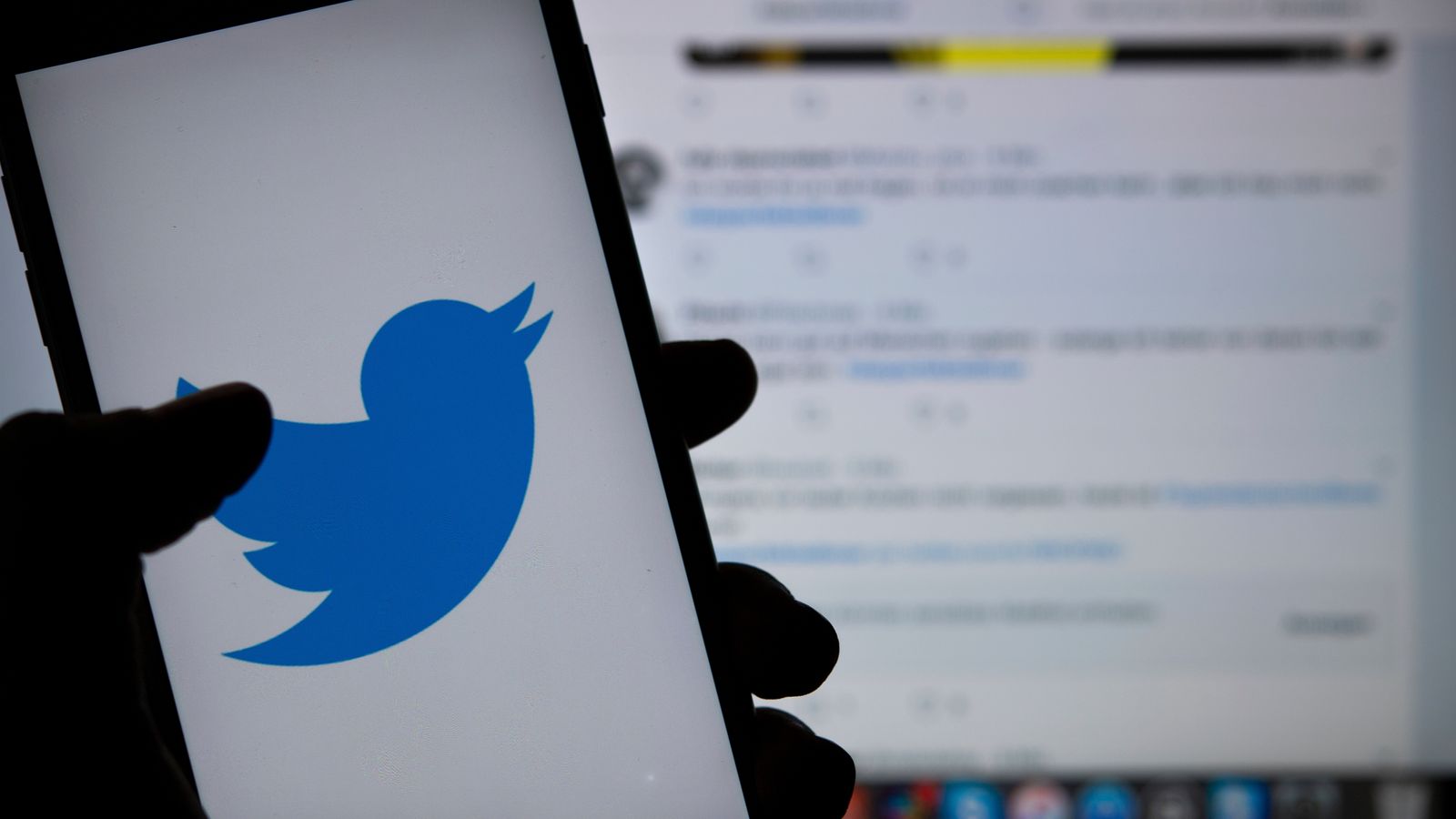 Twitter to trial letting users report posts for misinformation