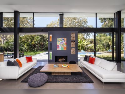 A Silicon Valley Eichler Becomes a Cheery Hub Where Dozens Can Gather