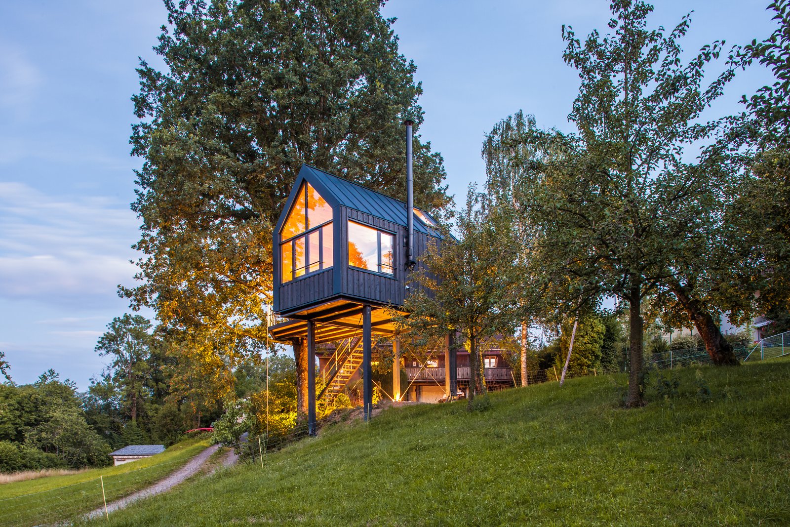 This Prefab Tree House Took Just 8 Days to Assemble