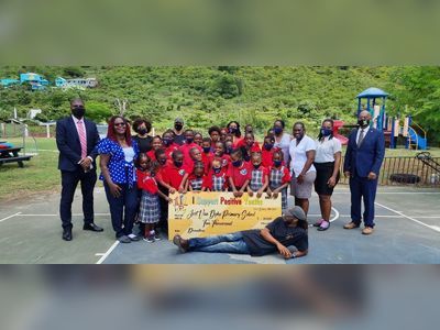 ‘Gumption’ hands over $10k & AC to JvD Primary School