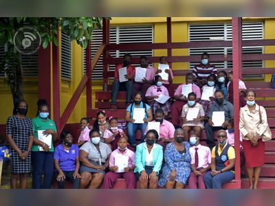 18 Eslyn Henley Richiez students receive certificates