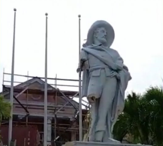 Man smashes Columbus statue with sledgehammer in Bahamas