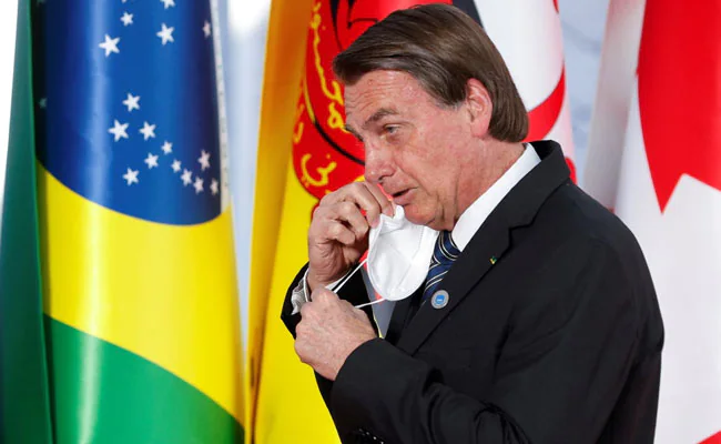 21 Brazil Scientists Refuse Medals In Row With Jair Bolsonaro