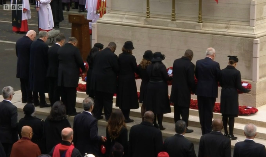 Premier lays wreath at UK’s remembrance service