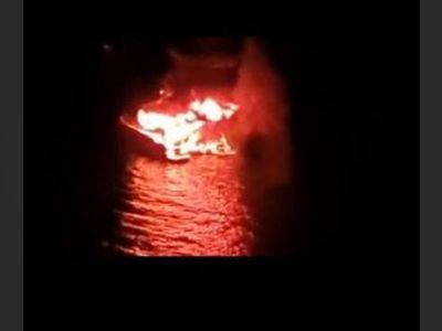 Catamaran destroyed by fire @ Jost van Dyke
