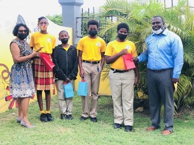 Opposition Leader recognises primary school students for hard work & dedication
