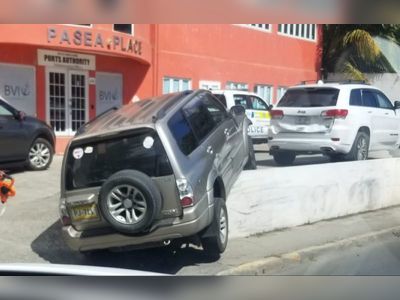 Vehicle crashes into wall @ Pasea Place