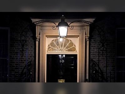 Police issue 50 more fines over Covid-rule breaking in Downing Street