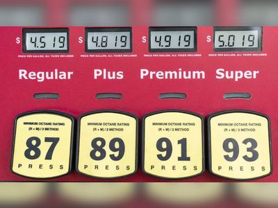 U.S. gasoline price hit new record, enriching Russia